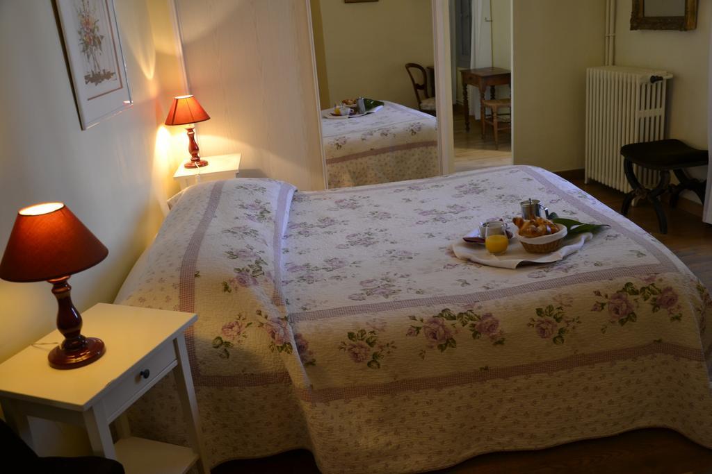 Hotellerie De L'Esplanade Rians  Room photo